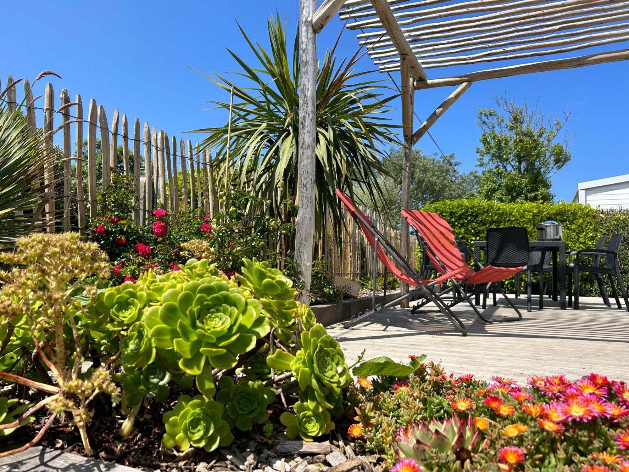 Camping De La Cote Des Legendes Brignogan-Plages Esterno foto